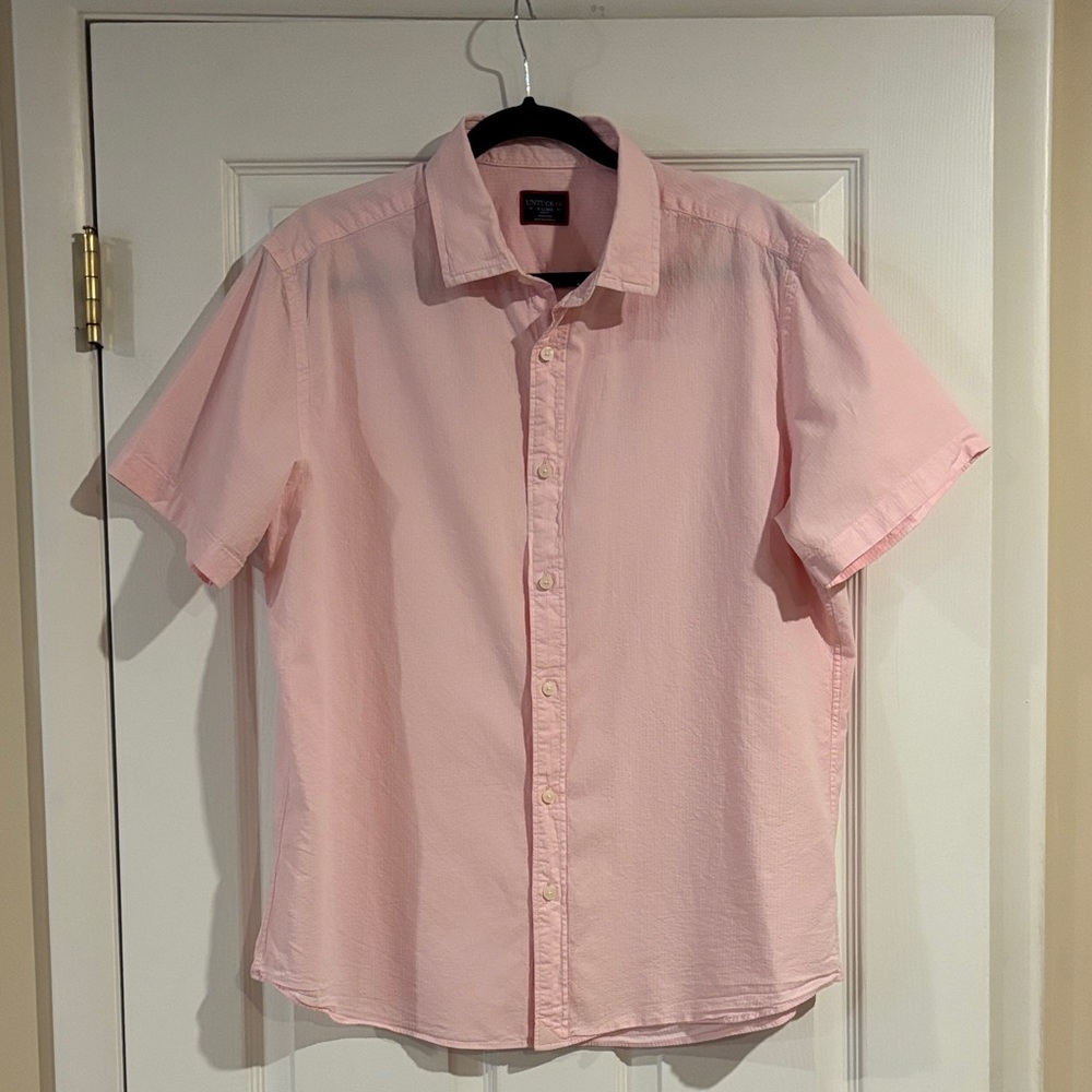 UNTUCKit Light Pink Casual‎ Button Down Shirt